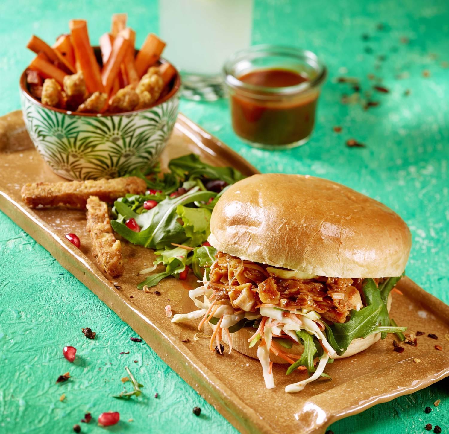 Jackfruit "Smoky Tomato" 500g, 12 x 500g Jackfruit is a tropical fruit that we prepare with onions, garlic and a smoked sauce. The texture of jackfruit resembles the texture of meat.