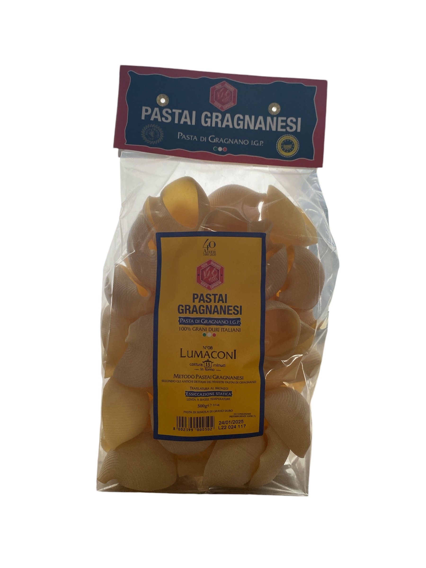 Lumaconi La cittadina di Gragnano, a sud di Napoli, è considerata una delle "culle della pasta" in Italia. La sua posizione unica nella Valle dei Mulini è particolarmente adatta a questo ruolo: qui soffia costantemente una leggera brezza calda e umida dal mare, e la valle funge da condotto, offrendo condizioni ideali per l’essiccazione della pasta all’aperto, come si faceva un tempo, prima che si conoscessero le camere di essiccazione industriali. Dei 70 pastifici presenti nel XIX secolo, oggi ne rimango