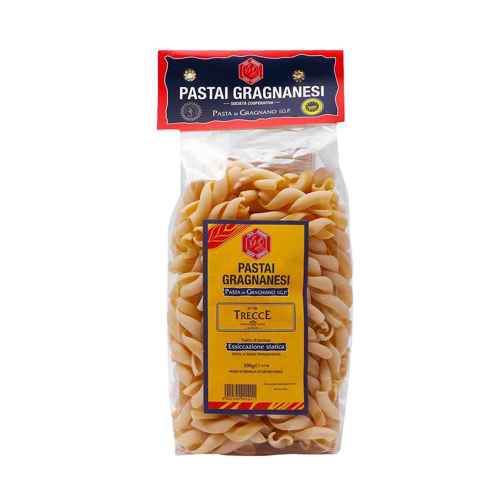 Trecce Das Städtchen Gragnano südlich von Neapel gilt als eine der »Pasta-Wiegen« Italiens. Seine einzigartige Lage im Mulini-Tal ist dafür allerdings prädestiniert: Ständig weht hier eine leichte warme, feuchte Brise vom Meer her und das Tal wirkt wie eine Düse, ideale Voraussetzung zum Trocknen der Pasta auf offener Strasse, wie es früher, bevor man die industriellen Trockenkammern kannte, tatsächlich gemacht wurde. Von den 70 Pastaherstellern im 19. Jahrhundert, gibt es heute noch elf aber nur noch 