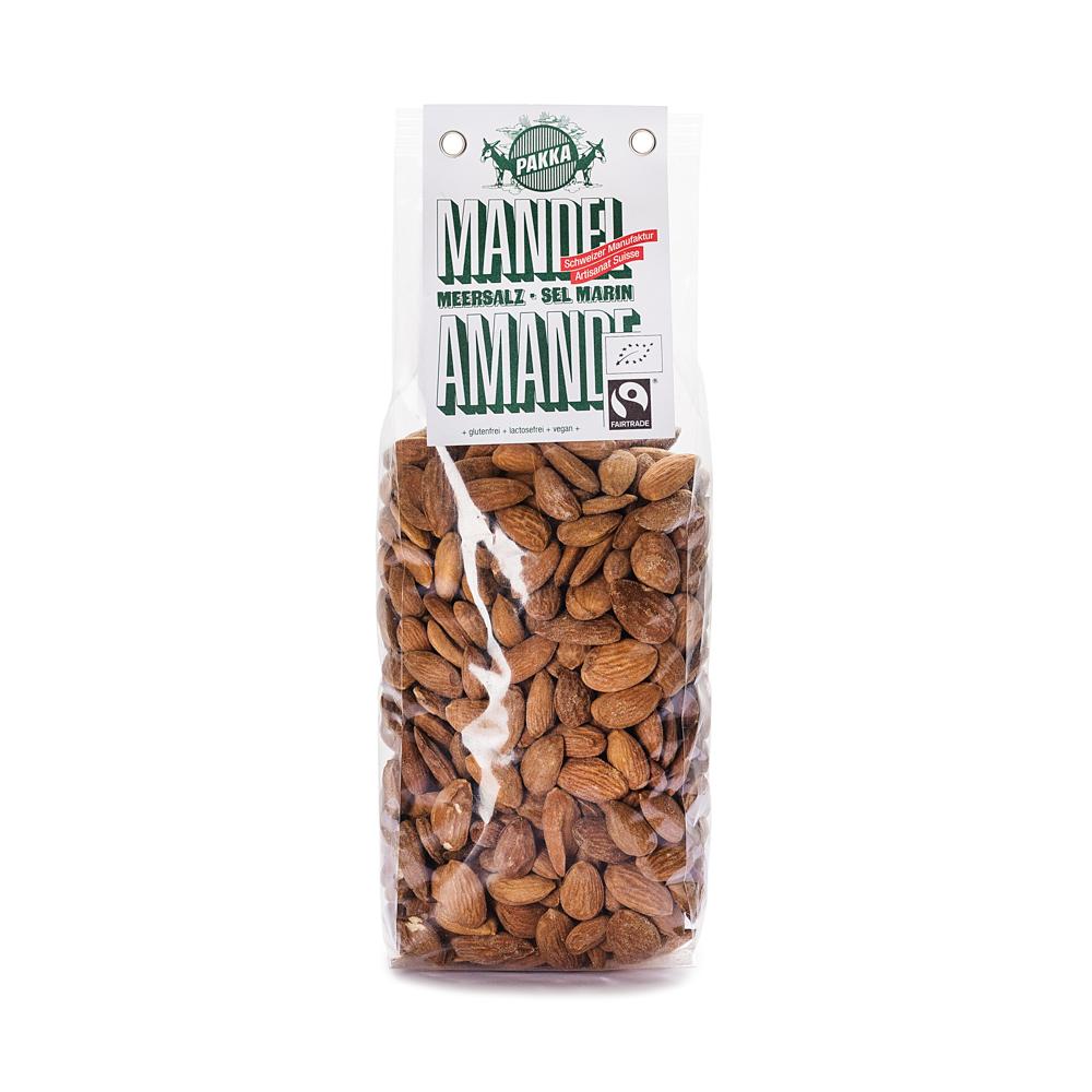 Mandeln geröstet mit Meersalz, bio & fair, 450g Les amandes à la peau couleur cannelle proviennent de Pakistan. Au printemps, le doux parfum des fleurs d'amandiers éveille l'envie de croquer dans ces amandes à l'arôme puissant. En automne vient le temps de la récolte. Séchées au soleil, elles sont ensuite délicatement grillées à sec sans ajout d'huile.+ biologiques & équitables+ sans gluten+ sans lactose+ vegan