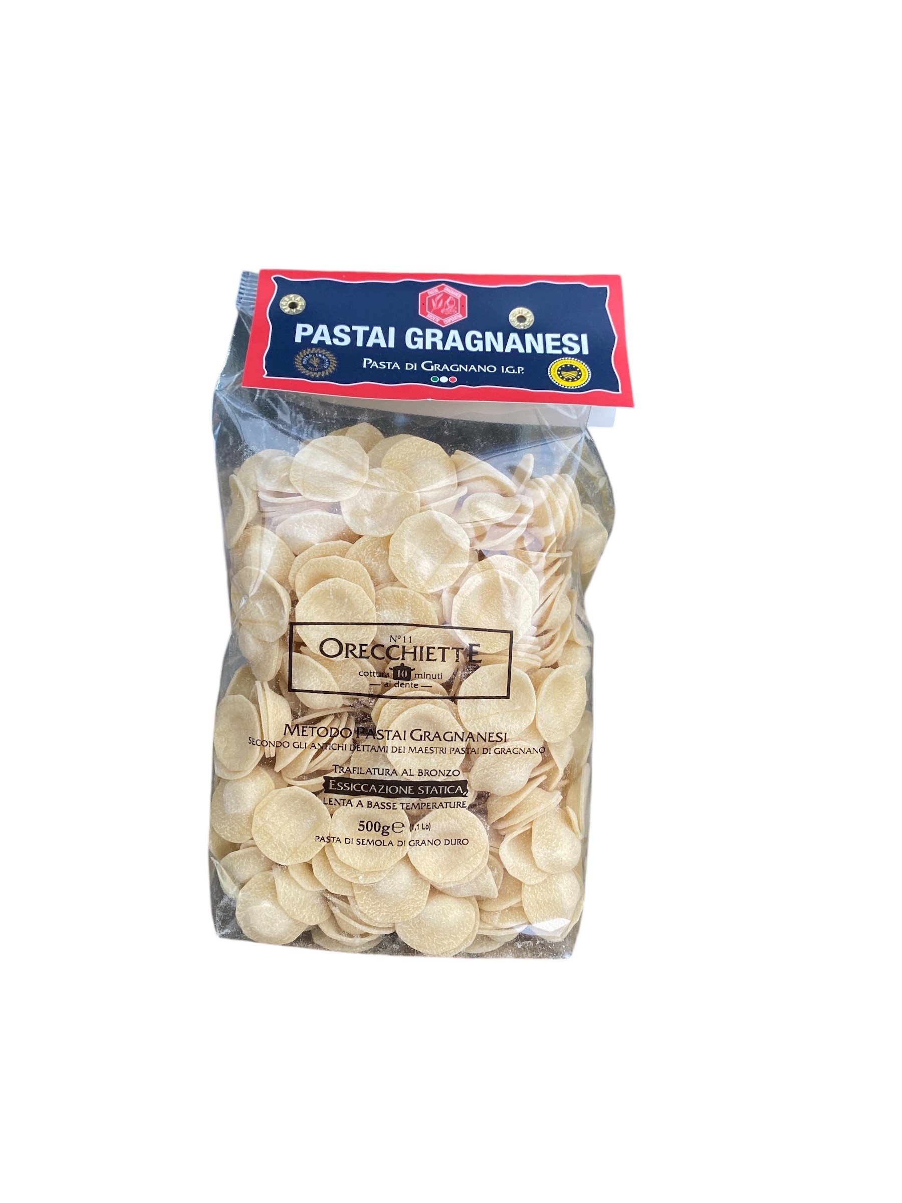 Orecchiette Das Städtchen Gragnano südlich von Neapel gilt als eine der »Pasta-Wiegen« Italiens. Seine einzigartige Lage im Mulini-Tal ist dafür allerdings prädestiniert: Ständig weht hier eine leichte warme, feuchte Brise vom Meer her und das Tal wirkt wie eine Düse, ideale Voraussetzung zum Trocknen der Pasta auf offener Strasse, wie es früher, bevor man die industriellen Trockenkammern kannte, tatsächlich gemacht wurde. Von den 70 Pastaherstellern im 19. Jahrhundert, gibt es heute noch elf aber nur noch 